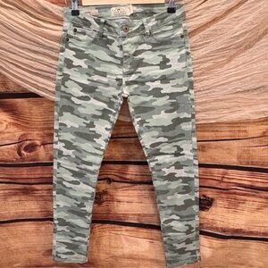 LUCKY BRAND Youth Girls Green Camo Jeggings Jeans L12/14